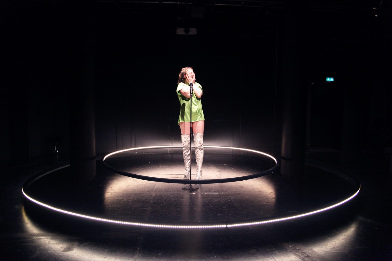 Bild14_#Heldnnen_Theater Bielefeld_Henrike Iglesias_Mascha Mihoa Bischoff_ Kostümdesign_Bühnenbild_Kostümbild (16c) (Kopie)