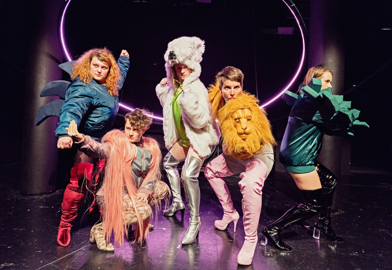 Inszenierung "Heldinnen",  am Theater Bielefeld, TAMdrei.