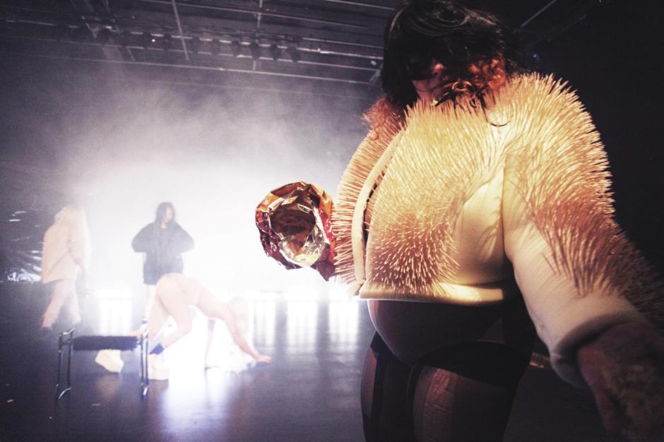 Henrike Iglesias Grrrl Kostümbild Mascha Mihoa Bischoff Bild 5