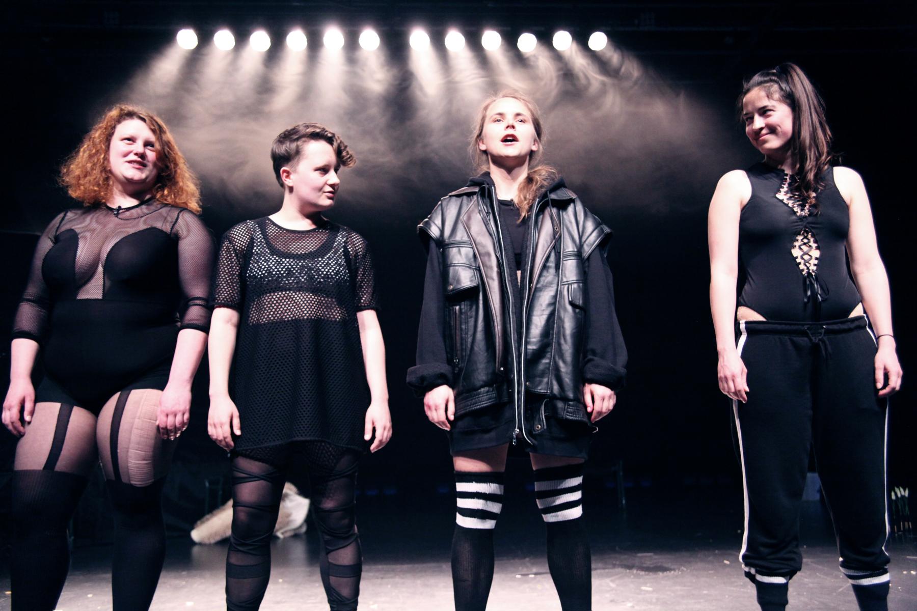 Henrike Iglesias Grrrl Kostümbild Mascha Mihoa Bischoff Bild6