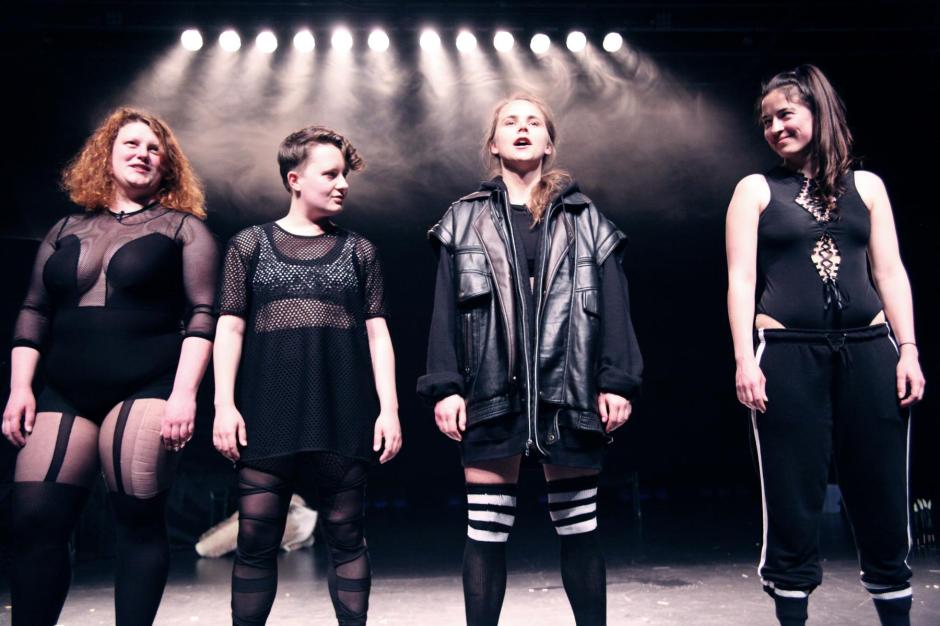 Henrike Iglesias Grrrl Kostümbild Mascha Mihoa Bischoff Bild6