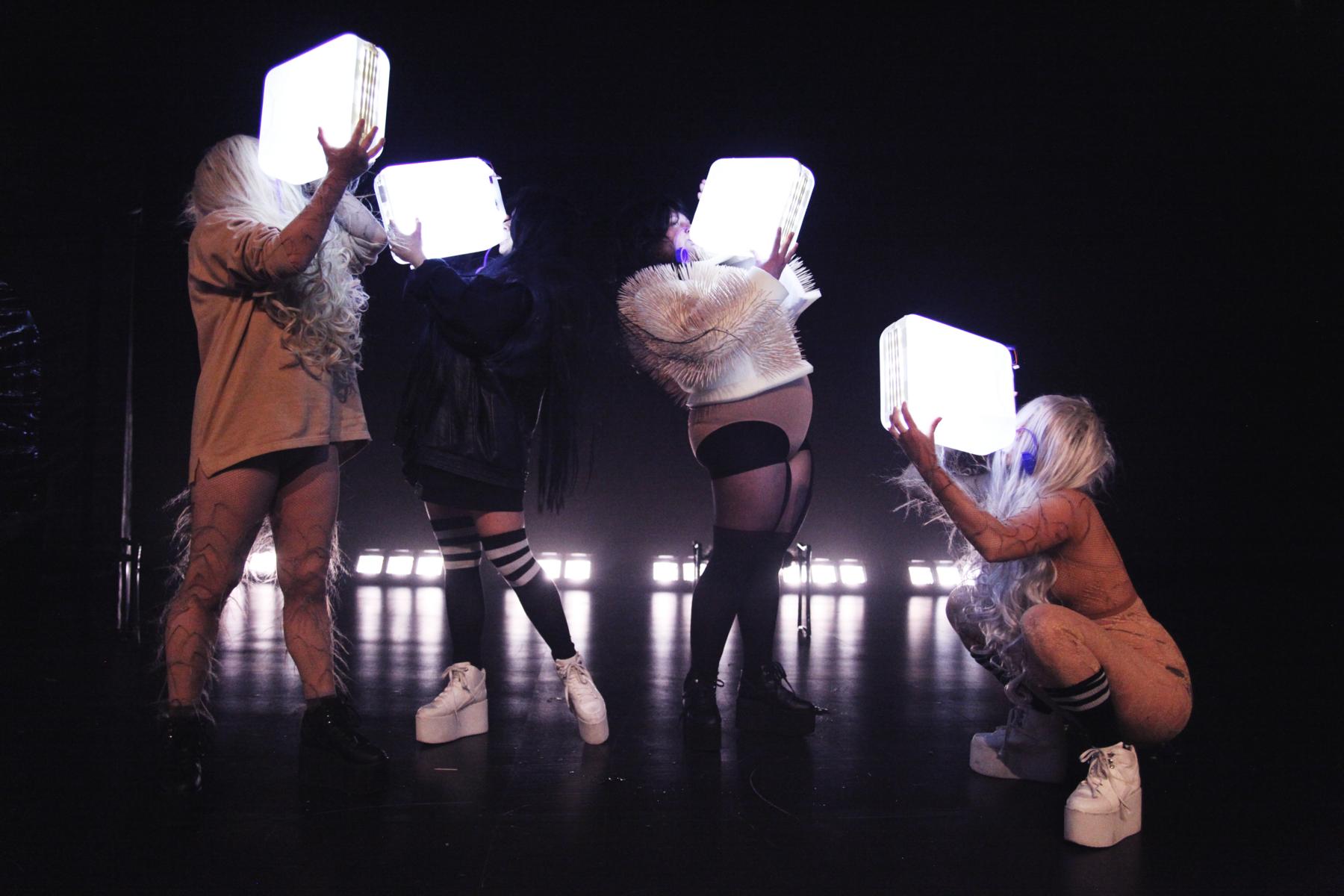 Henrike Iglesias Grrrl Kostümbild Mascha Mihoa Bischoff