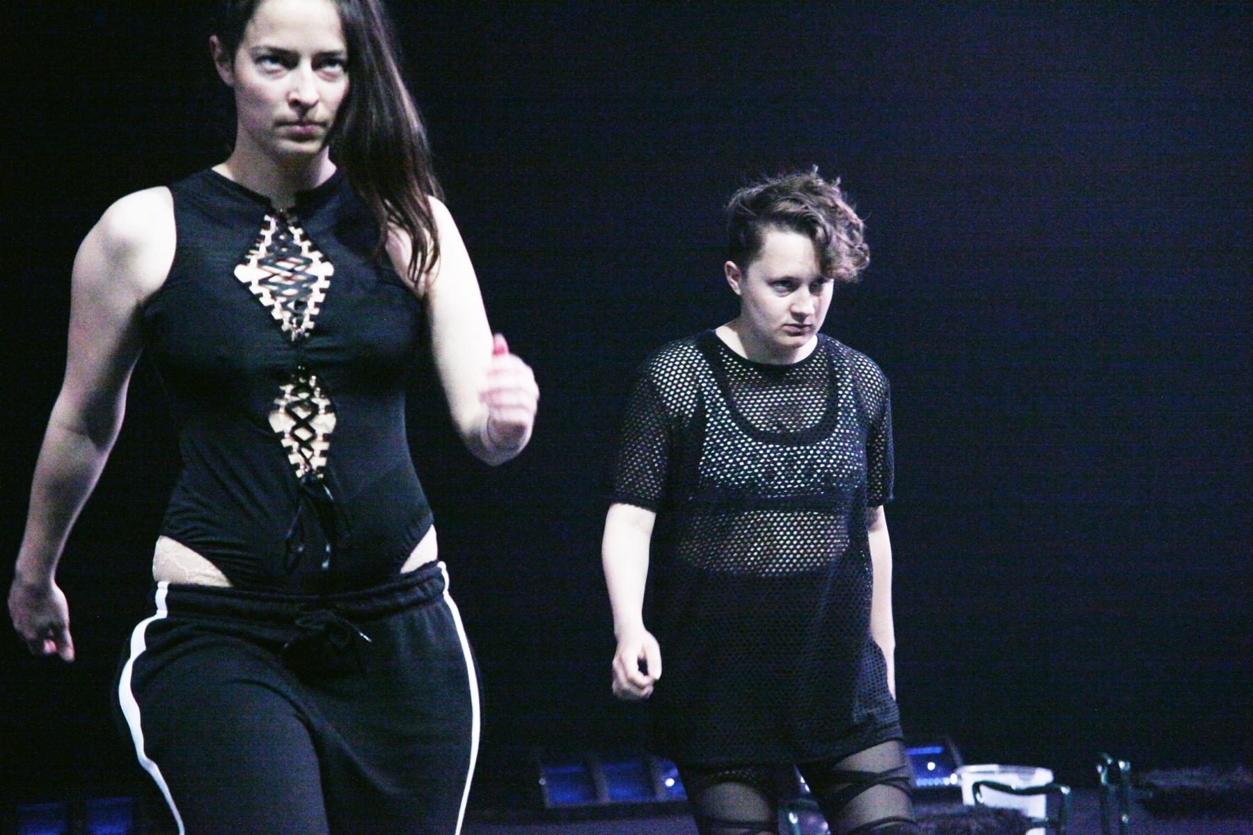 Henrike Iglesias Grrrrl Kostümbild Mascha Mihoa Bischoff Bild1