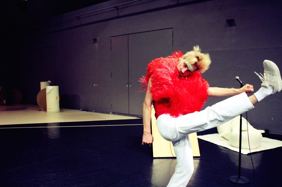 Mascha Bischoff_Kostümbild_Bühnenbild_FUN!_ Lea Moro_ Tanzhaus Zürich_Mascha Mihoa Bischoff_12