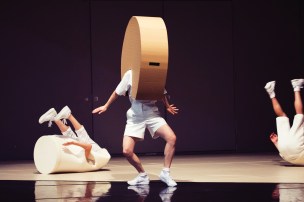 Mascha Bischoff_Kostümbild_Bühnenbild_FUN!_ Lea Moro_ Tanzhaus Zürich_Tanz im August