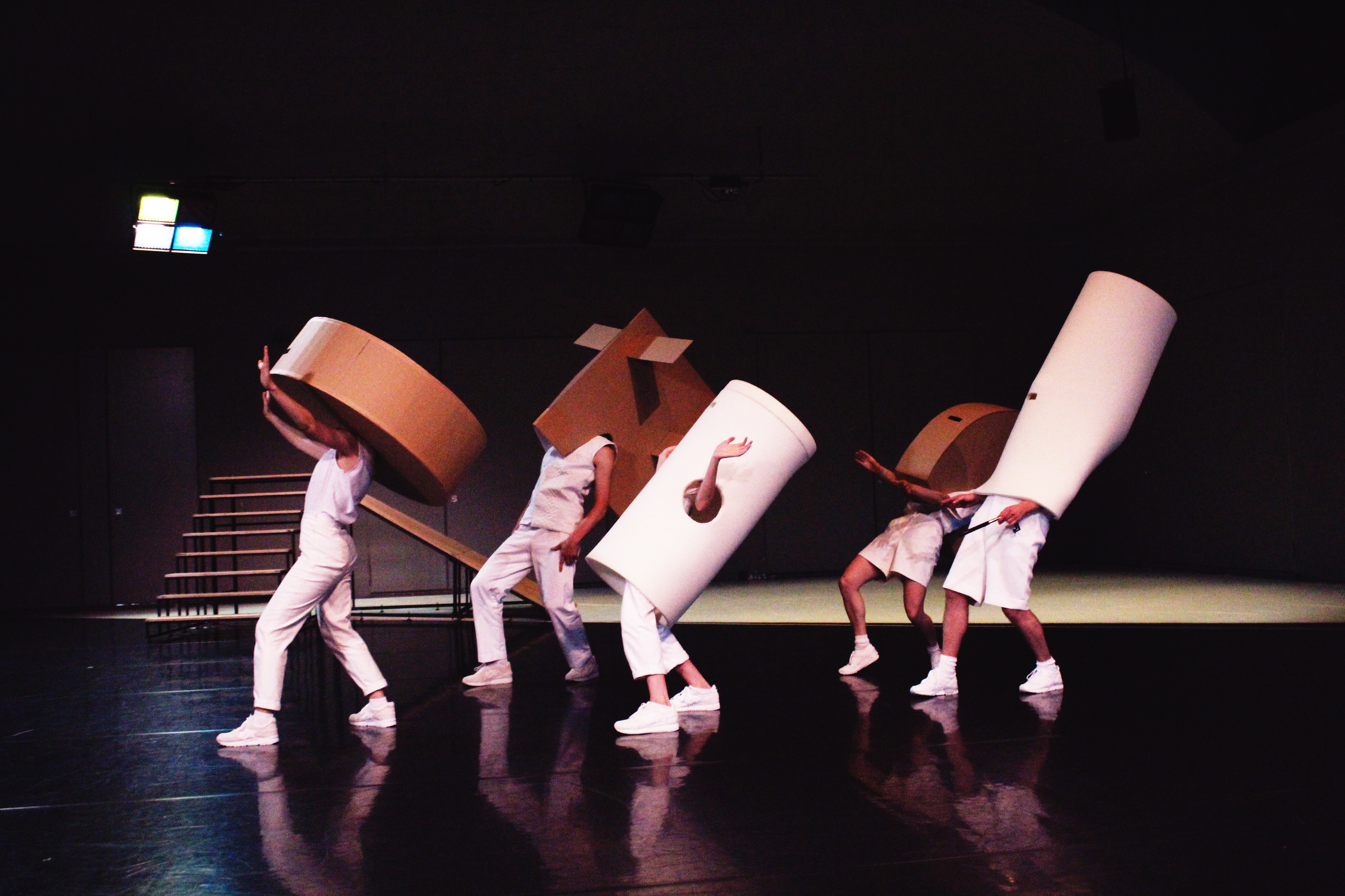 Mascha Bischoff_Kostümbild_Bühnenbild_FUN!_ Lea Moro_ Tanzhaus Zürich_Tanz im August_Foto Mascha MIhoa Bischoff_3