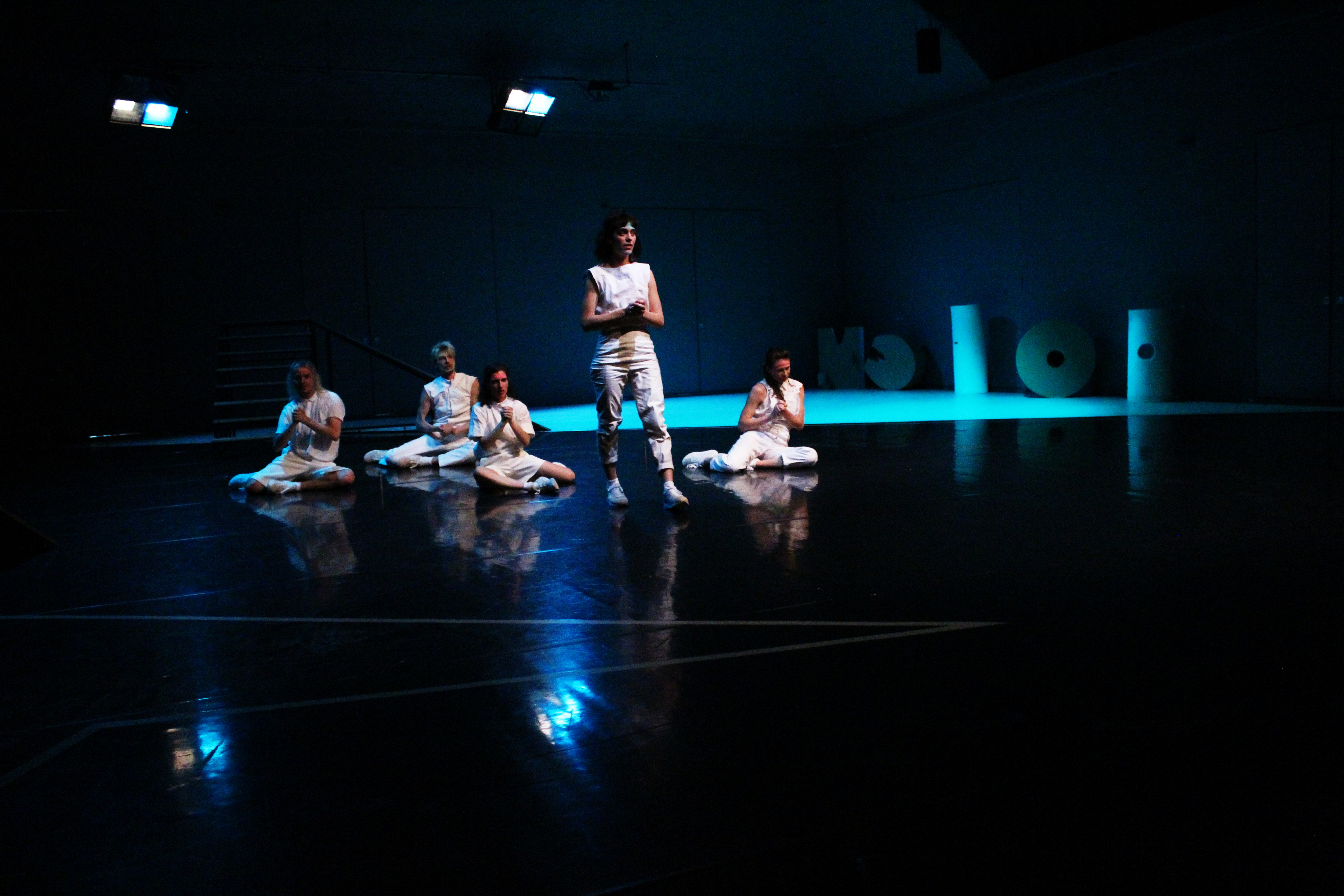 Mascha Bischoff_Kostümbild_Bühnenbild_FUN!_ Lea Moro_ Tanzhaus Zürich_Tanz im August_Foto Mascha Mihoa Bischoff_4