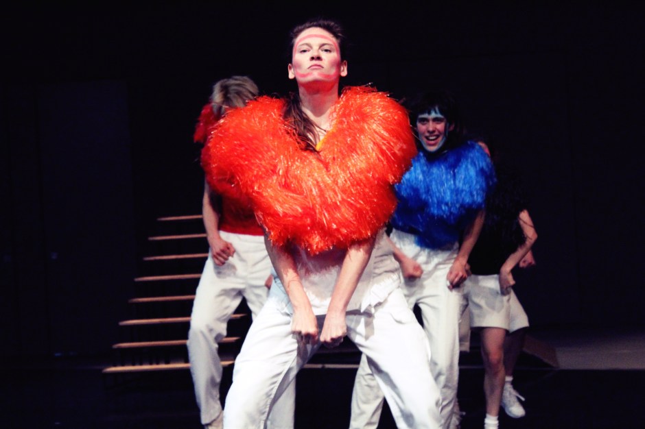 Mascha Bischoff_Kostümbild_Bühnenbild_FUN!_ Lea Moro_ Tanzhaus Zürich_Tanz im August_Foto Mascha Mihoa Bischoff_8