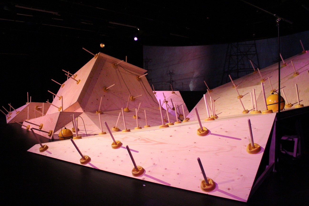 Kostüm und Bühne_Die Regeln des Sommers_Regie Hannah Biedermann_ Kostümbild und Bühnenbild Mascha Mihoa Bischoff_ Nationaltheater Mannheim_ Schnawwl_Foto Mascha Bischoff (Kopie)