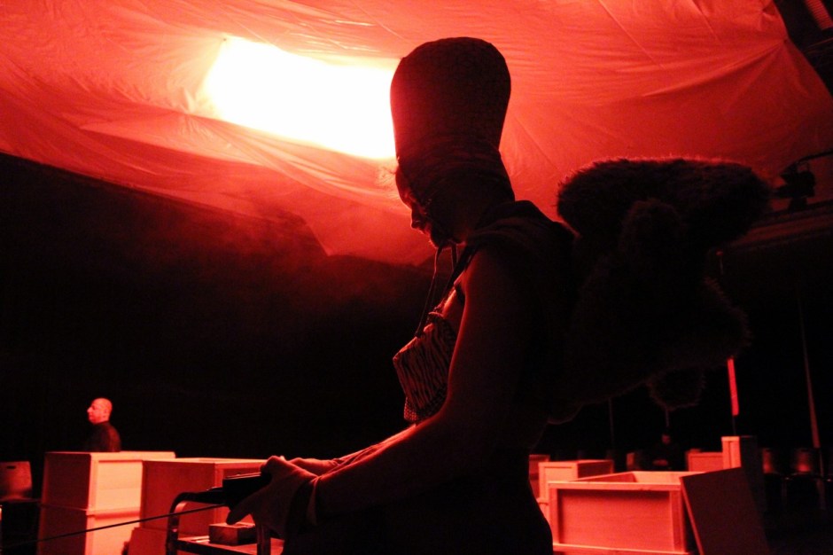 Kostüm_Die Ausgrabung_Regie vorschlaghammer_Kostümbild_ Mascha Mihoa Bischoff_Ringlokschuppen Ruhr_Foto Mascha Bischoff_Bild 3 (Kopie)