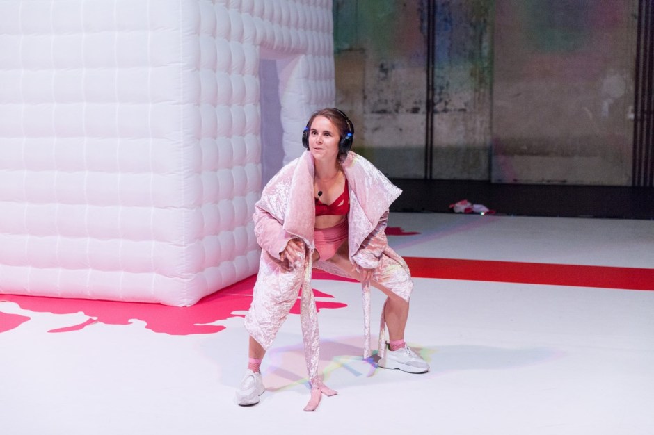 Henrike Iglesias_Oh my_Kostüm Mascha Mihoa Bischoff_Roxytheater Birsfelden_Sophiensaele Berlin_Foto Paula Reissig (10) (Kopie)