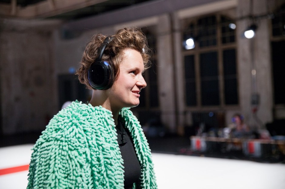 Henrike Iglesias_Oh my_Kostüm Mascha Mihoa Bischoff_Roxytheater Birsfelden_Sophiensaele Berlin_Foto Paula Reissig (11) (Kopie)