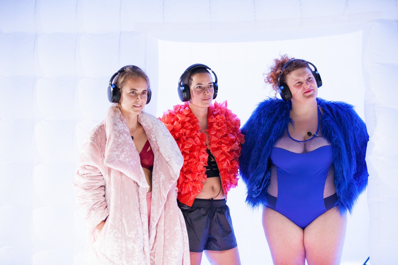 Henrike Iglesias_Oh my_Kostüm Mascha Mihoa Bischoff_Roxytheater Birsfelden_Sophiensaele Berlin_Foto Paula Reissig (4) (Kopie)