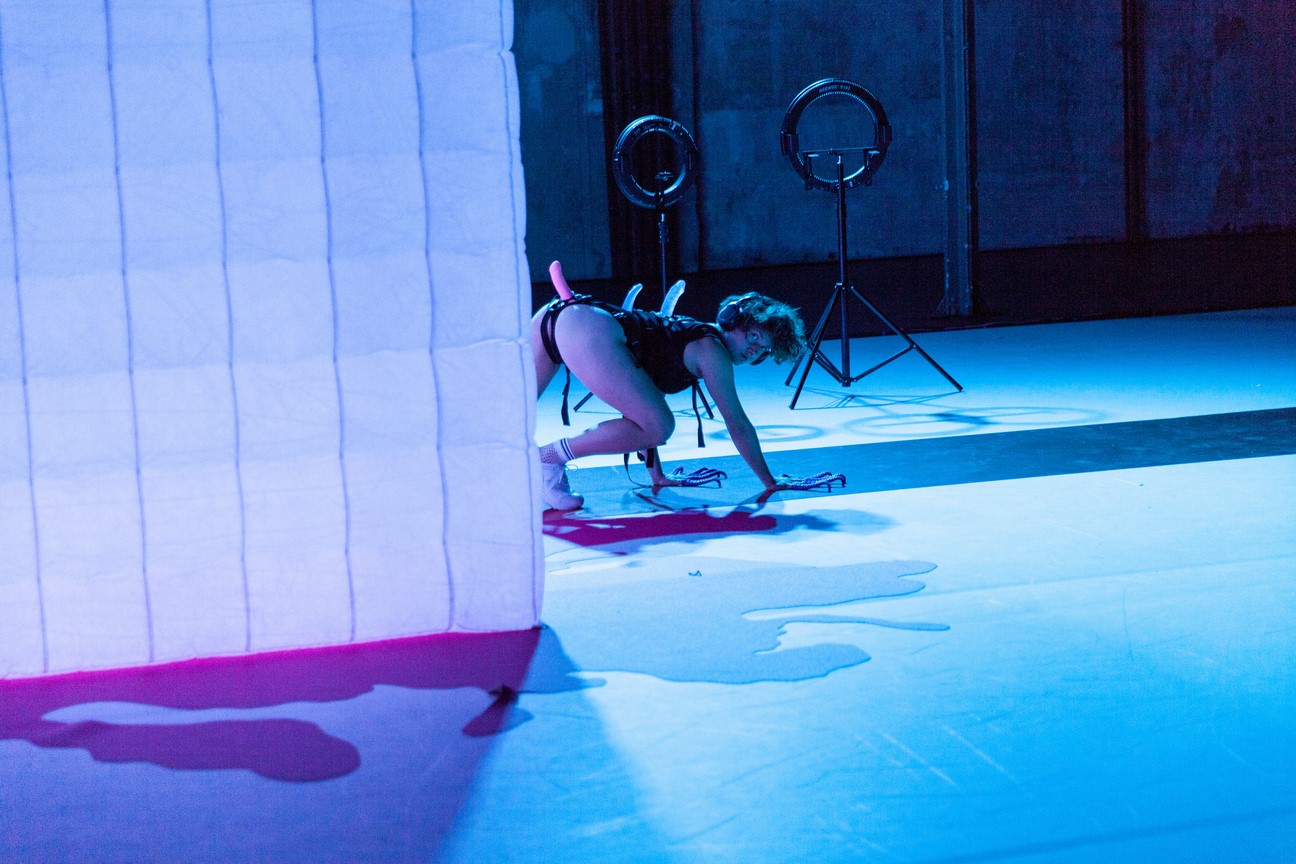 Henrike Iglesias_Oh my_Kostüm Mascha Mihoa Bischoff_Roxytheater Birsfelden_Sophiensaele Berlin_Foto Paula Reissig (9) (Kopie)