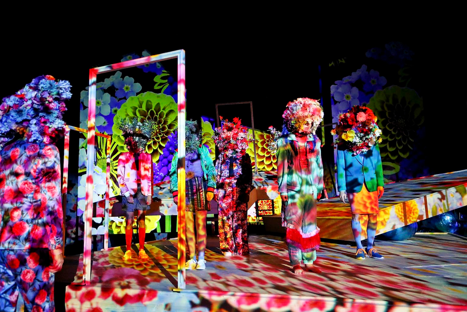 Schauspielhaus Bochum_Alle Jahre wieder_Regie Hannah Biedermann_Bühnenbild Mascha Mihoa Bischoff_Kostümbild Mascha Mihoa Bischoff_Foto Birgit Hupfeld(10)