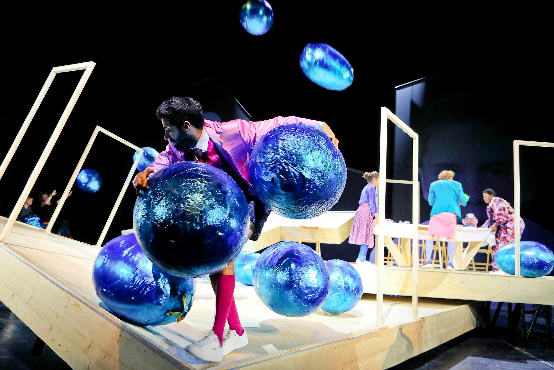 Schauspielhaus Bochum_Alle Jahre wieder_Regie Hannah Biedermann_Bühnenbild Mascha Mihoa Bischoff_Kostümbild Mascha Mihoa Bischoff_Foto Birgit Hupfeld(11)