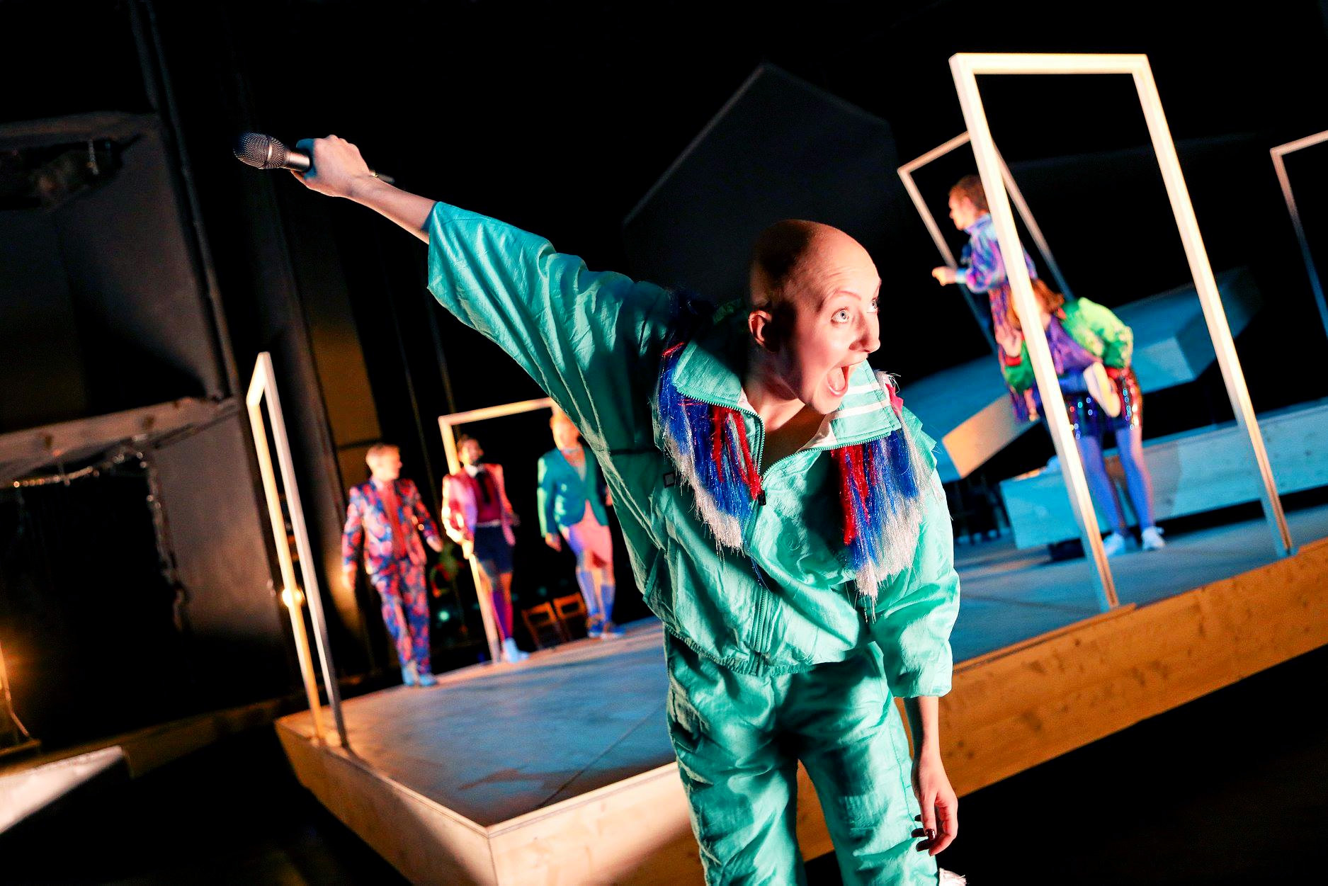 Schauspielhaus Bochum_Alle Jahre wieder_Regie Hannah Biedermann_Bühnenbild Mascha Mihoa Bischoff_Kostümbild Mascha Mihoa Bischoff_Foto Birgit Hupfeld(14)