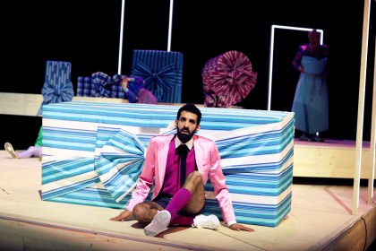 Schauspielhaus Bochum_Alle Jahre wieder_Regie Hannah Biedermann_Bühnenbild Mascha Mihoa Bischoff_Kostümbild Mascha Mihoa Bischoff_Foto Birgit Hupfeld(7)