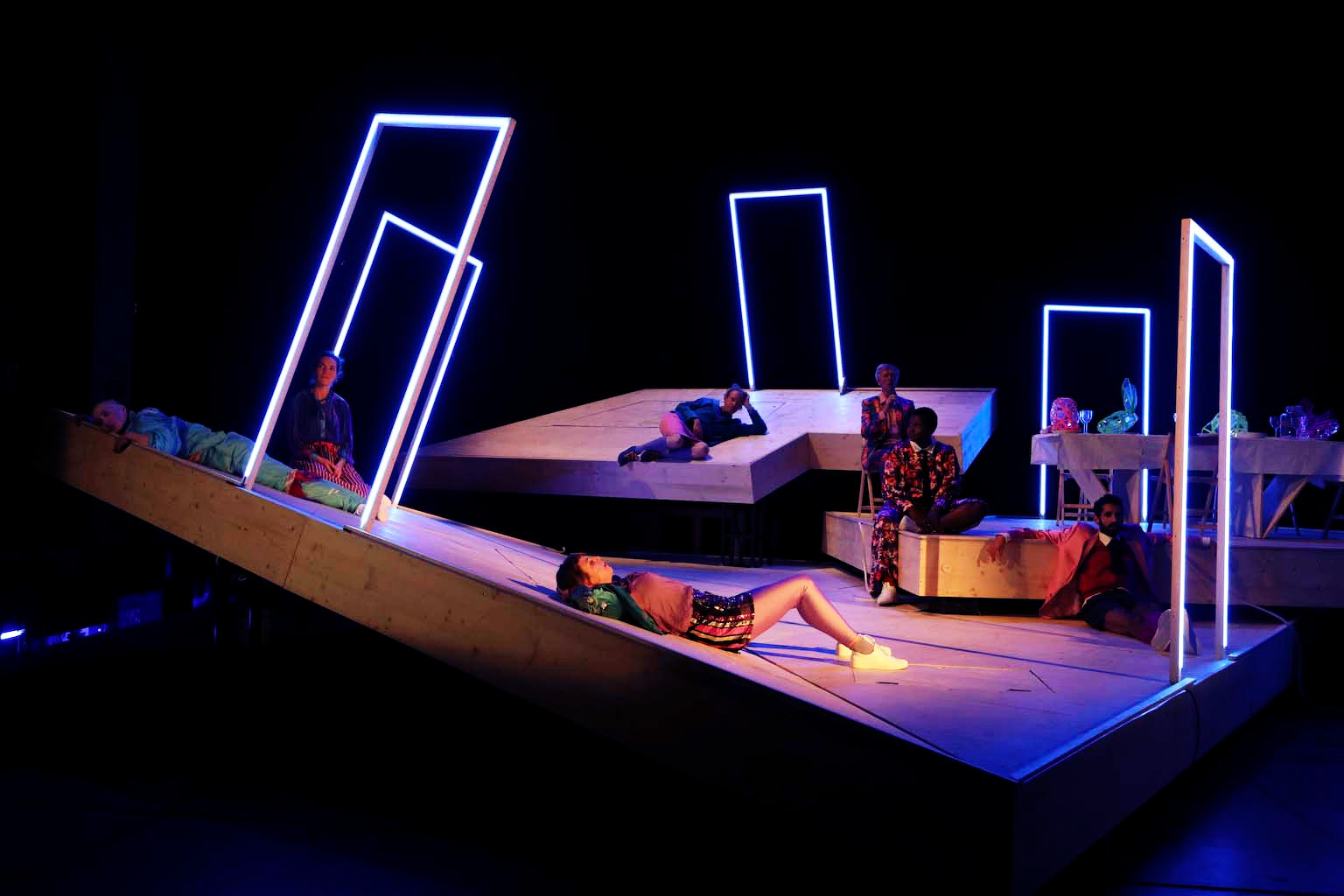 Schauspielhaus Bochum_Alle Jahre wieder_Regie Hannah Biedermann_Bühnenbild Mascha Mihoa Bischoff_Kostümbild Mascha Mihoa Bischoff_Foto Birgit Hupfeld(8)