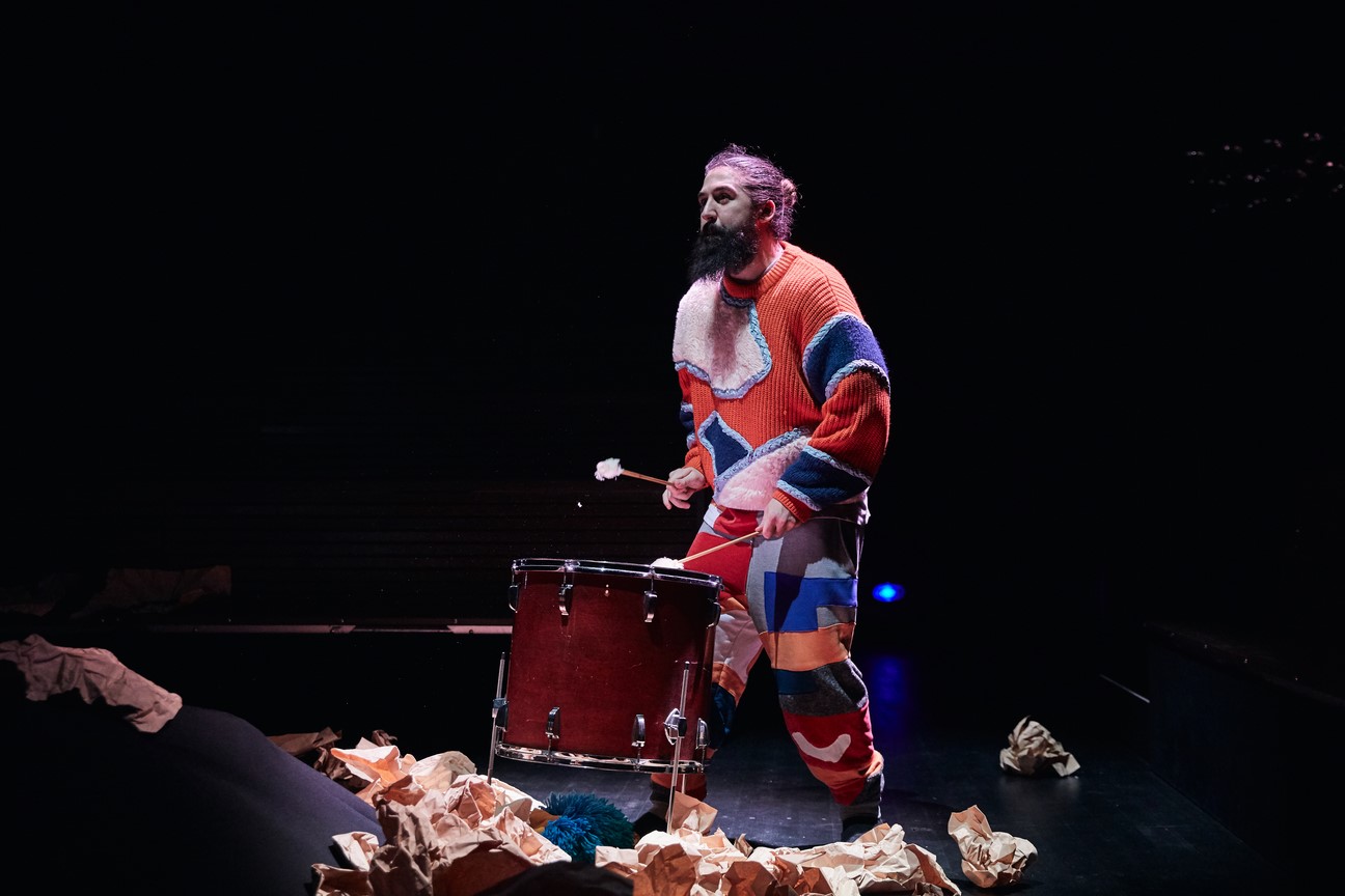 JES_Junges Esemble Stuttgart_Rose ist eine Rose_Regie Hannah Biedermann_Bühne und Kostüme Mascha Mihoa Bischoff_Foto Alex Wunsch (10)