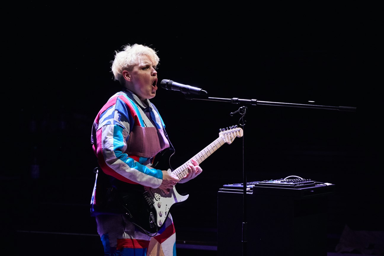 JES_Junges Esemble Stuttgart_Rose ist eine Rose_Regie Hannah Biedermann_Bühne und Kostüme Mascha Mihoa Bischoff_Foto Alex Wunsch (11)