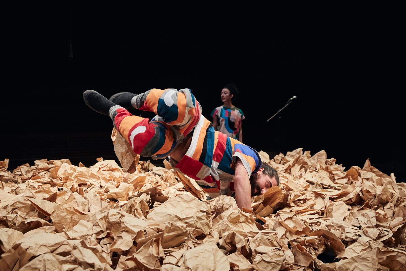 JES_Junges Esemble Stuttgart_Rose ist eine Rose_Regie Hannah Biedermann_Bühne und Kostüme Mascha Mihoa Bischoff_Foto Alex Wunsch (4)