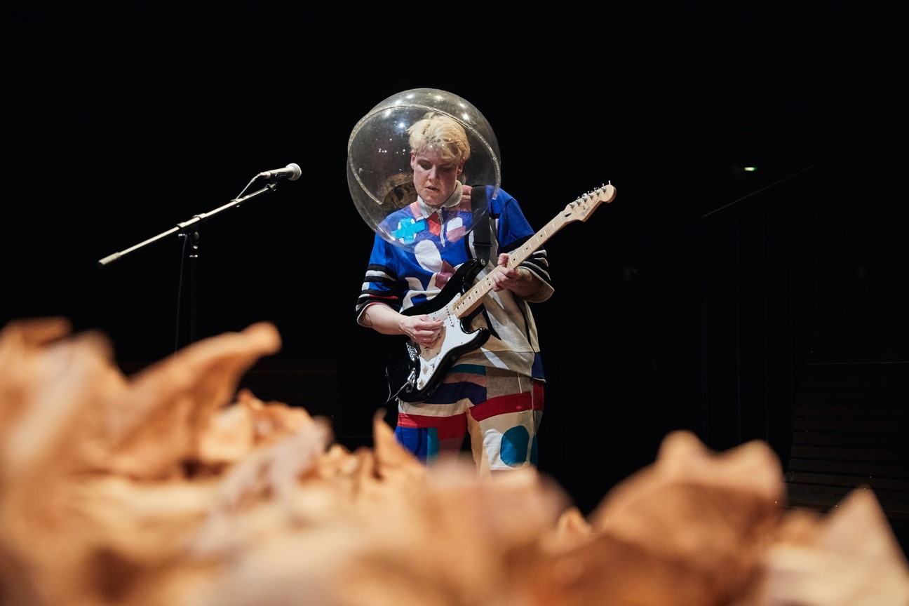 JES_Junges Esemble Stuttgart_Rose ist eine Rose_Regie Hannah Biedermann_Bühne und Kostüme Mascha Mihoa Bischoff_Foto Alex Wunsch (7)