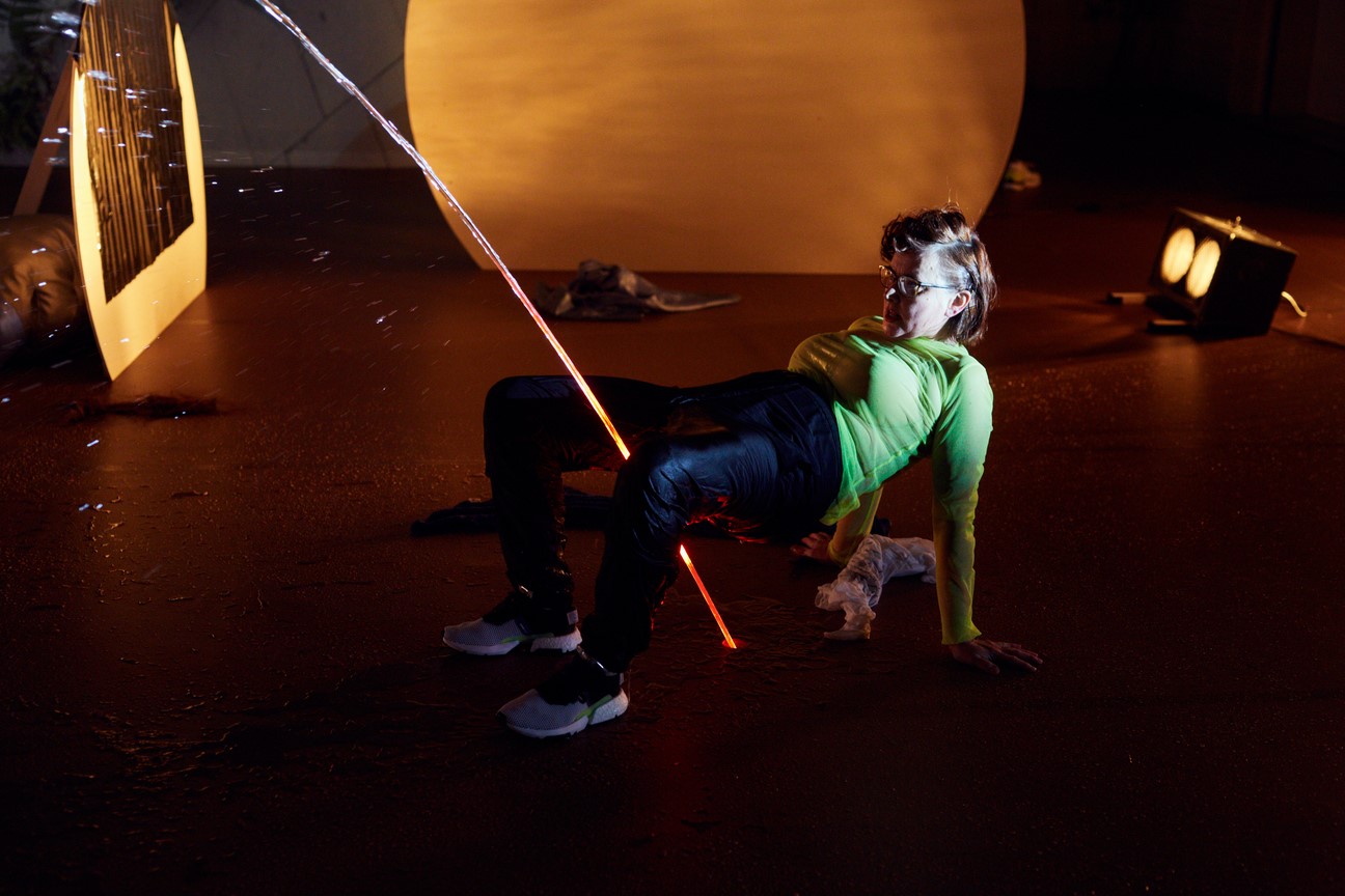 Münchner Kammerspiele_Yung Faust_Regie Leonie Böhm_Kostüme Mascha Mihoa Bischoff_Foto Julian Baumann (1)