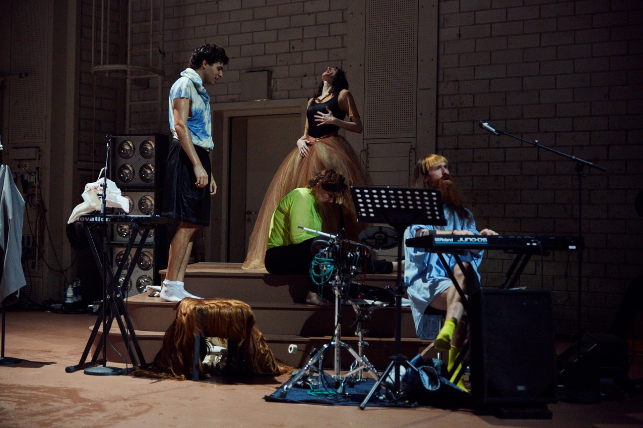 Münchner Kammerspiele_Yung Faust_Regie Leonie Böhm_Kostüme Mascha Mihoa Bischoff_Foto Julian Baumann (12)