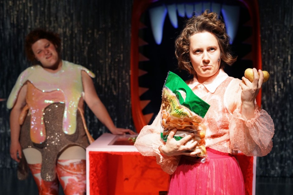 Fressen_Regie Henrike Iglesias_Kostüm Mascha Mihoa Bischoff_Münchner Kammerspiele_Foto Nicole Wytycak (12)