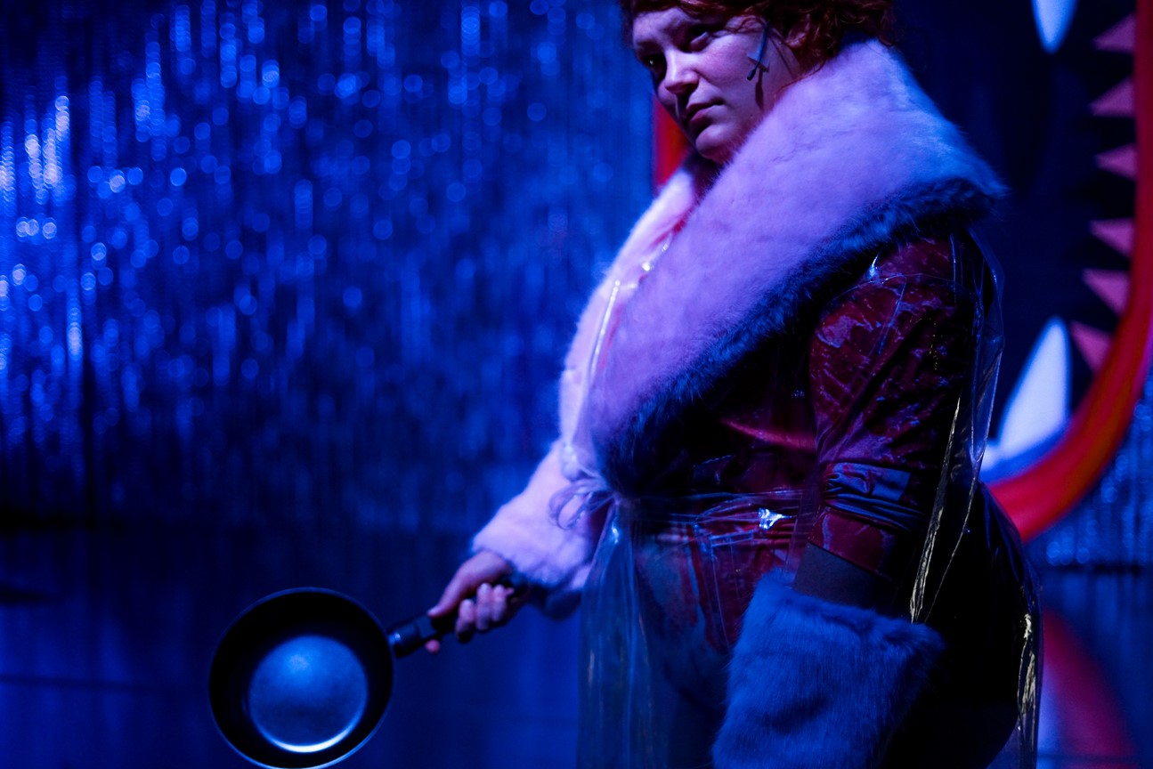 Fressen_Regie Henrike Iglesias_Kostüm Mascha Mihoa Bischoff_Münchner Kammerspiele_Foto Nicole Wytycak (16)