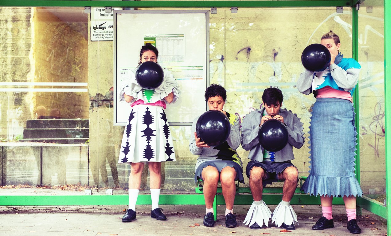 Das Mädchen mit dem die Kinder nicht verkehren durften_Theater Oberhausen_Hannah Biedermann_Kostüme und Bühnenbild_Mascha Mihoa Bischoff_Foto Katharina Kemme (Kopie)