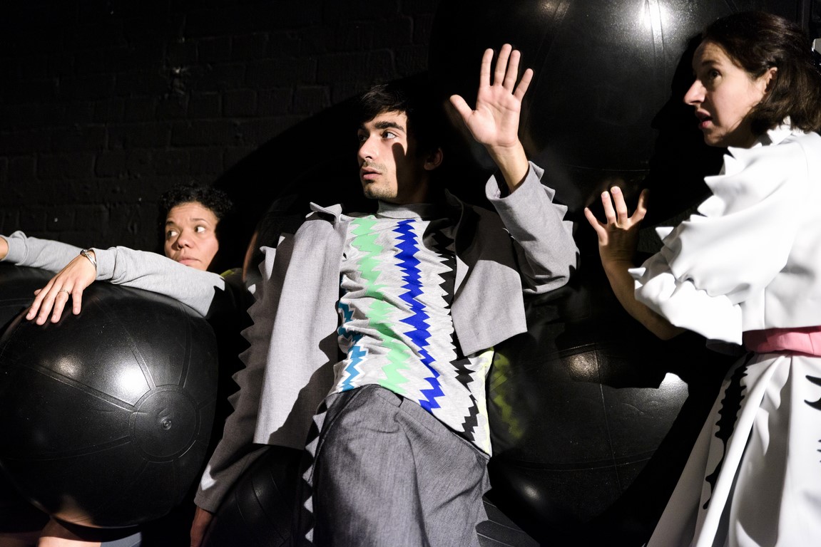 Das Mädchen mit dem die Kinder nicht verkehren durften_Theater Oberhausen_Regie_Hannah Biedermann_Kostüme und Bühne_Mascha Mihoa Bischoff_Bild 2 (21) (Kopie)