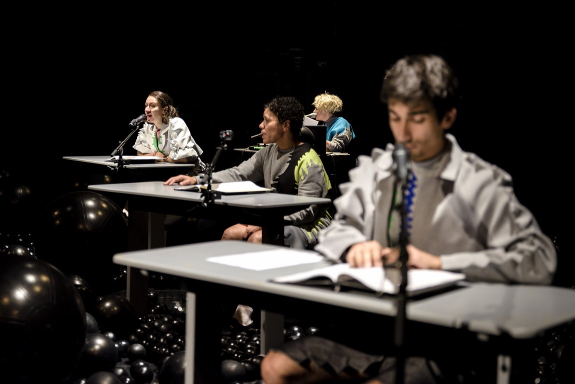 Das Mädchen mit dem die Kinder nicht verkehren durften_Theater Oberhausen_Regie_Hannah Biedermann_Kostüme und Bühne_Mascha Mihoa Bischoff_Bild 2 (22) (Kopie)