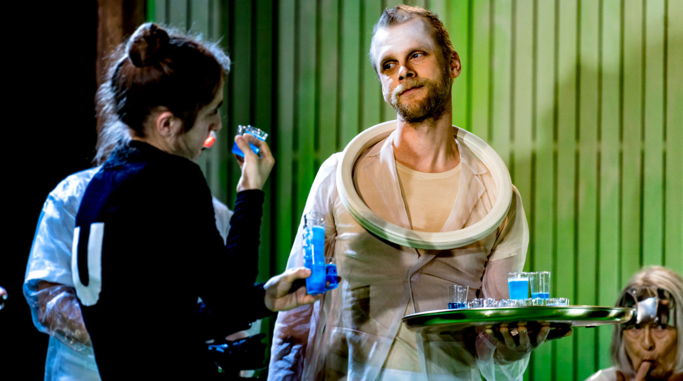 Menschen Göttern gleich_Veddeltopia_Schauspielhaus Hamburg_Regie_Paulina Neukampf_Kostüme_Kostümbild_Mascha Mihoa Bischoff_Foto Christian Bartsch (12)