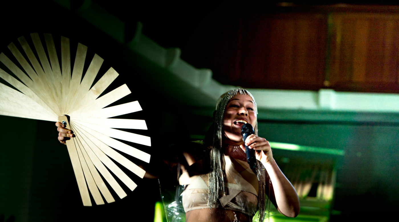 Menschen Göttern gleich_Veddeltopia_Schauspielhaus Hamburg_Regie_Paulina Neukampf_Kostüme_Kostümbild_Mascha Mihoa Bischoff_Foto Christian Bartsch (14)