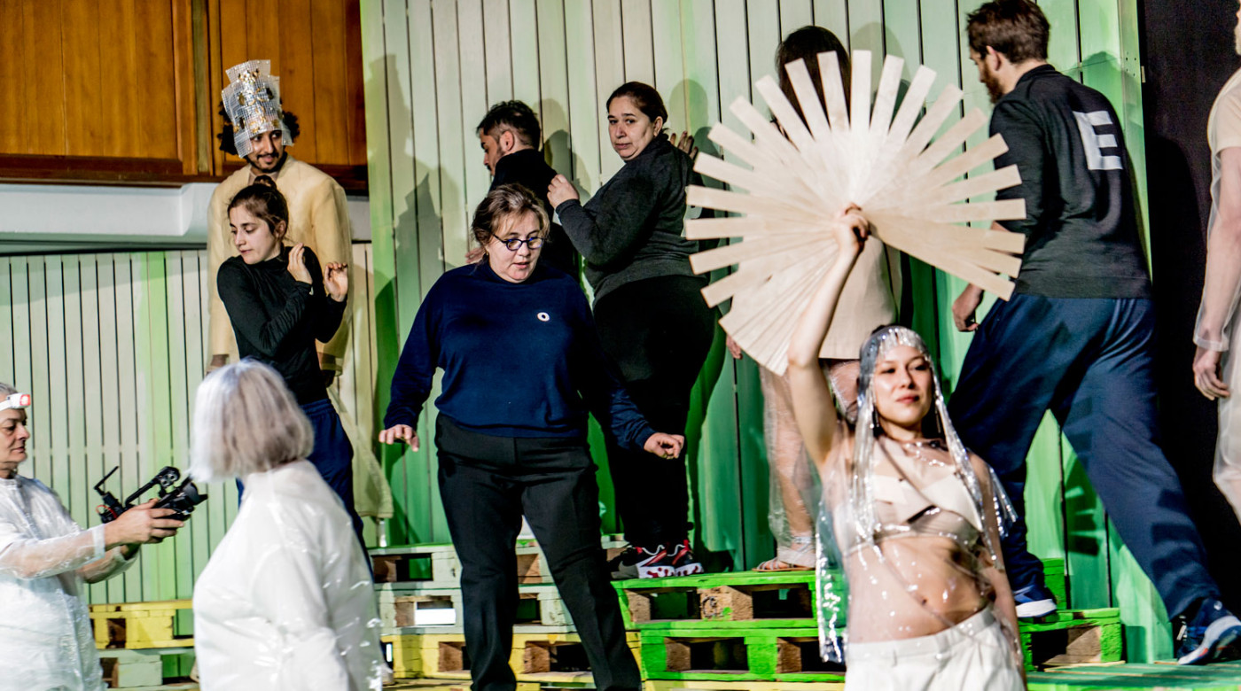 Menschen Göttern gleich_Veddeltopia_Schauspielhaus Hamburg_Regie_Paulina Neukampf_Kostüme_Kostümbild_Mascha Mihoa Bischoff_Foto Christian Bartsch (4)