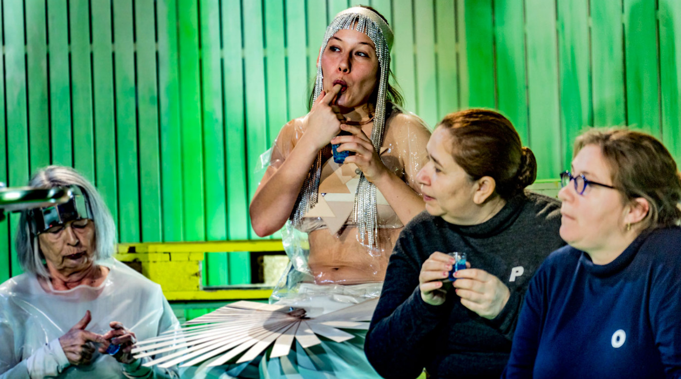 Menschen Göttern gleich_Veddeltopia_Schauspielhaus Hamburg_Regie_Paulina Neukampf_Kostüme_Kostümbild_Mascha Mihoa Bischoff_Foto Christian Bartsch (8)